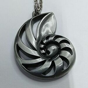 Silvertone‎ Nautilus pendant necklace